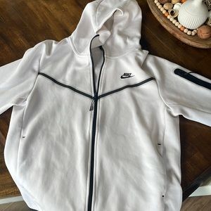 Size L, Nike Tech Fleece in off-white